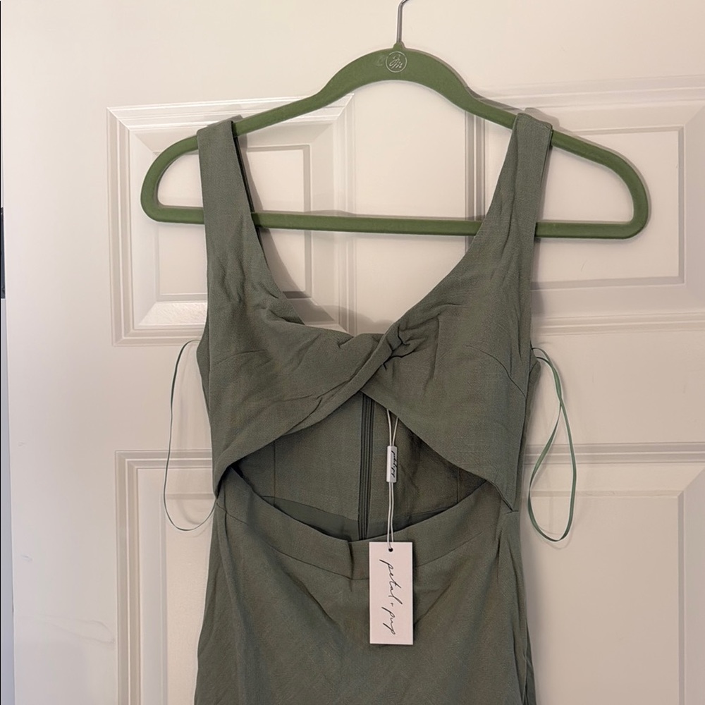 Elegant Green Sleeveless Dress